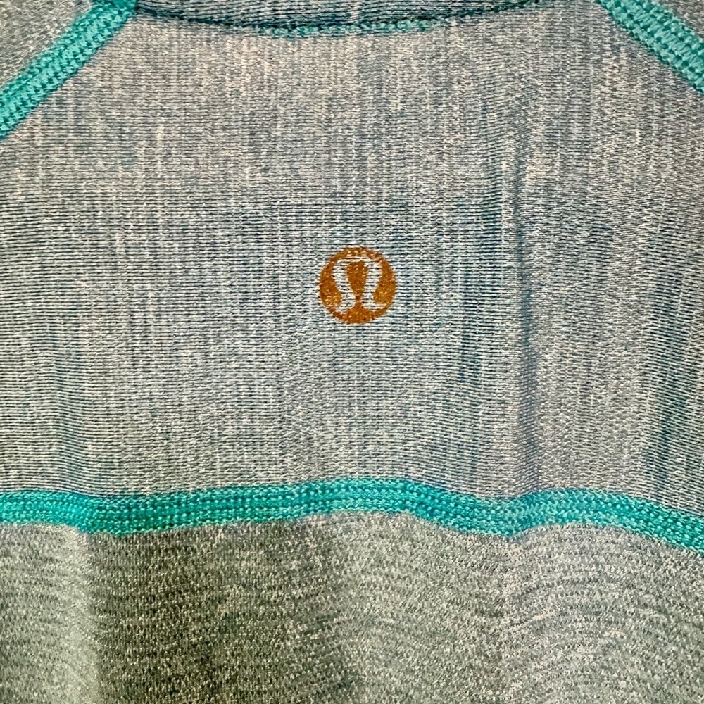 Lululemon Men’s Teal Training Running Gym Shirt Est Large 21x29 Small Hole - Picture 3 of 4